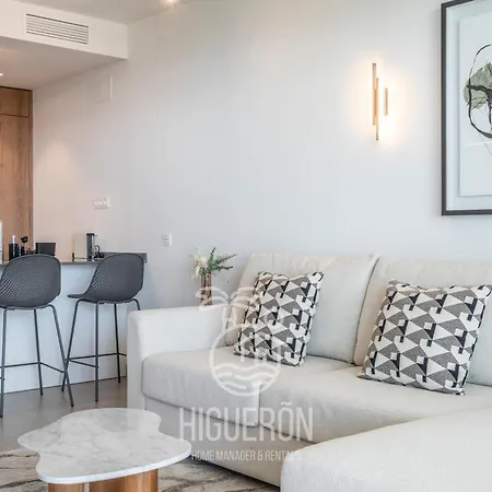 Higueronrentals Blue Oasis * פואנגירולה